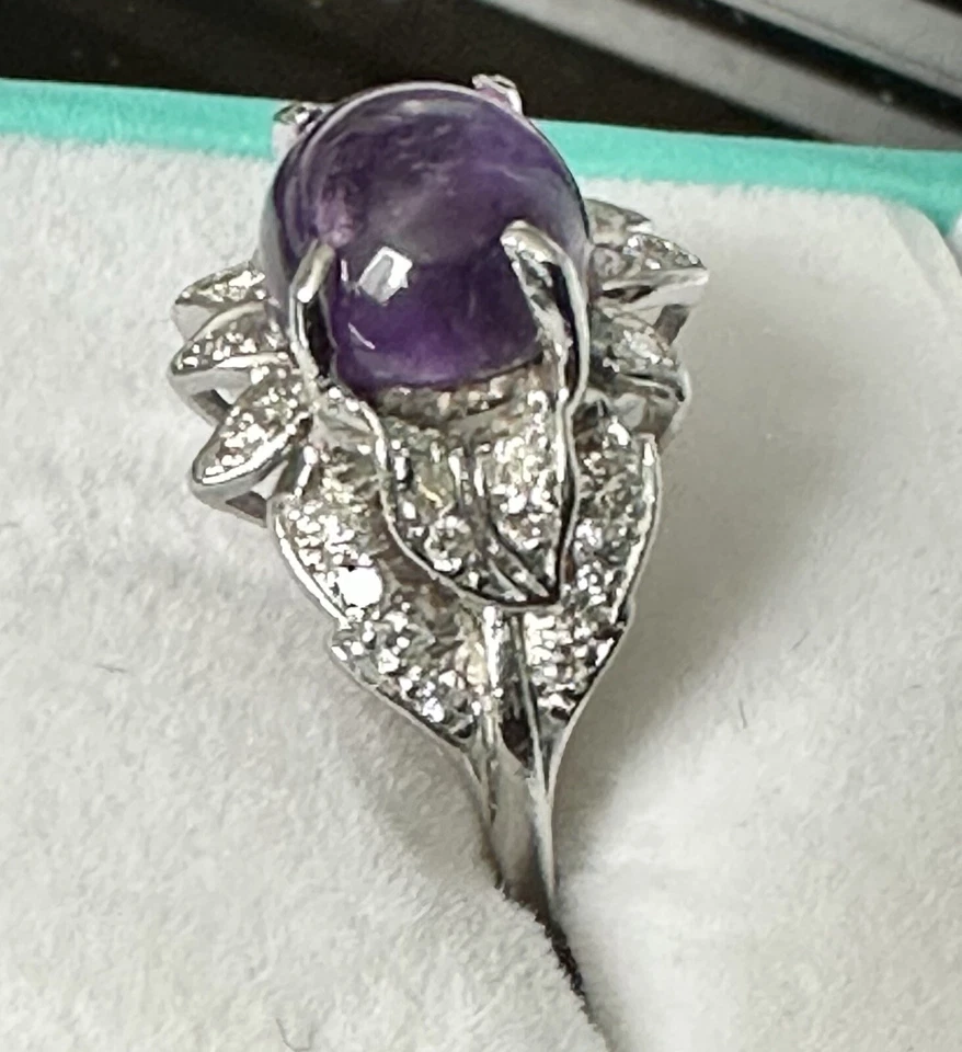 Anillo de amatista, diamantes y platino Foto 3 de 4