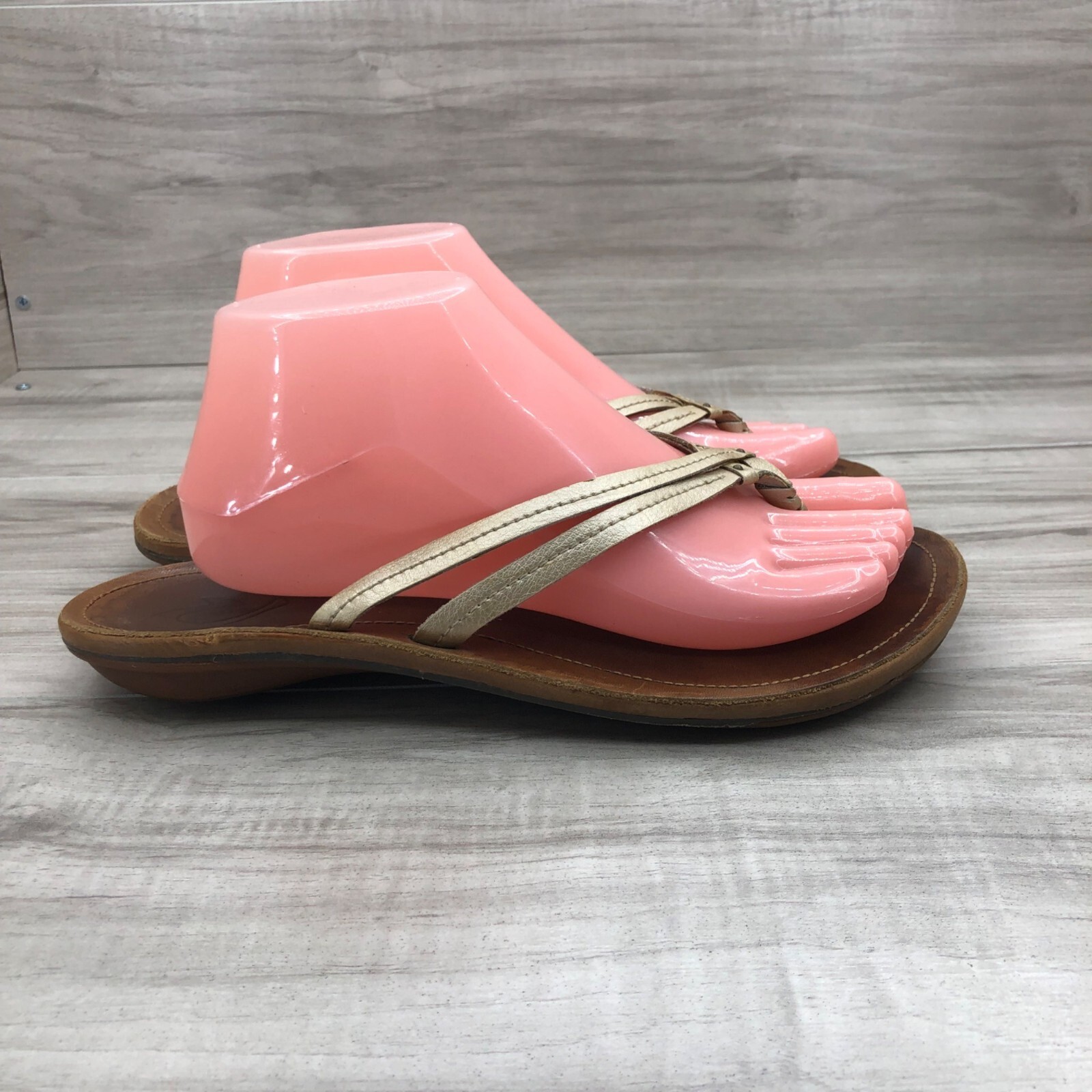 Olukai Womens Size 9 Gold Leather Flip Flop Sandals Slip On-image