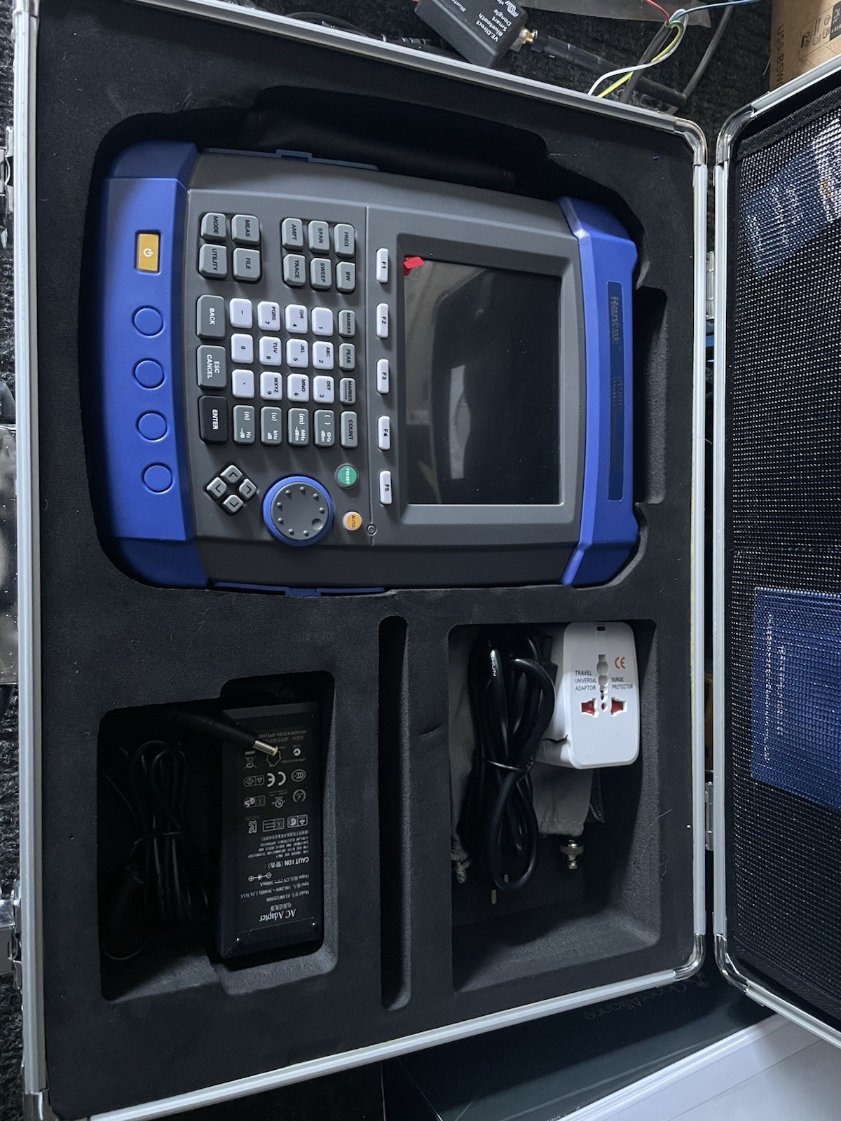 Hantek Handheld Spectrum Analyzer Field Strength Tester Monitor 1.6GHz/ 3.2GHz