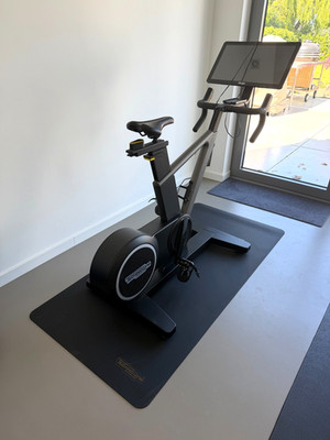 Technogym Ride Smart Bike (2023) |   100 km | komplettes Originalzubehörpaket