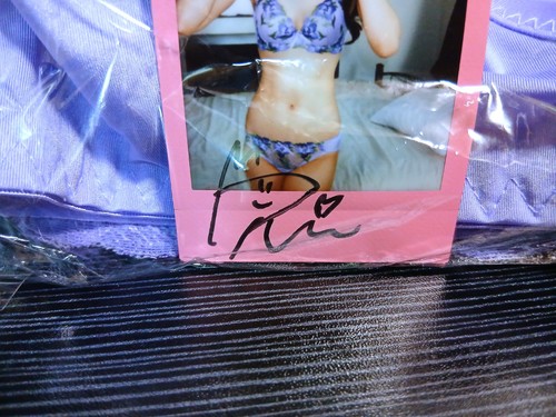 Rie Miyagi Autographed instax photo Cheki & Costume Set Japanese AV Idol - Picture 3 of 4