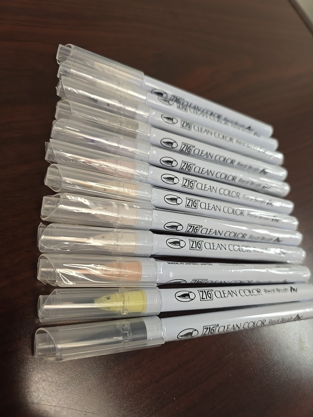 New ZIG Clean Color Real Brush - 10 Different Colors and 2 B