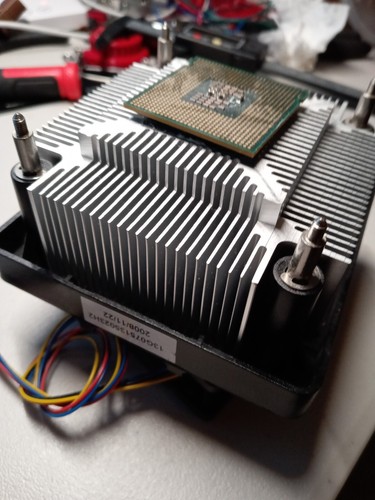 Computer Processor intel 86 Q9300 Quad With fan and heat sink - Picture 2 of 6