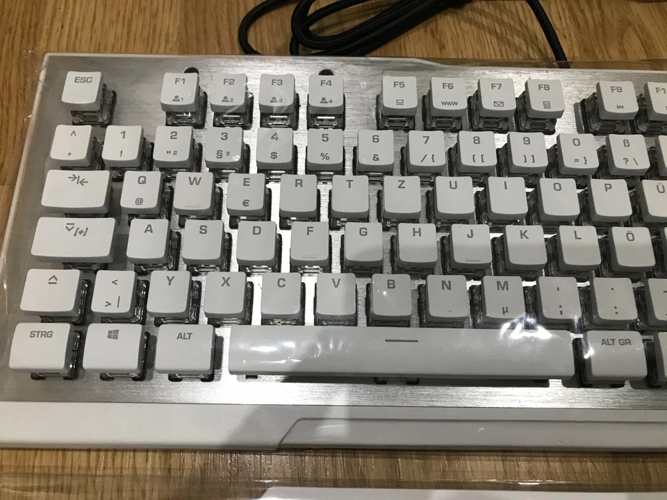 Roccat Vulcan 122 AIMO Mechanical Gaming Keyboard Titan Tactile (German) - Image 3 of 4