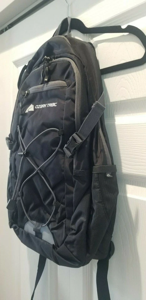 Ozark Trail, Mochila, Regreso al Cole, Senderismo (Gorra 30L), Bolsa para Laptop, Totalmente Nueva. Foto 2 de 4
