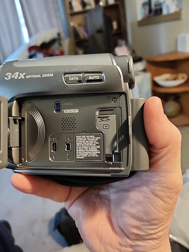 JVC GR-D771U Camcorder – silberfarben - Bild 9 von 10