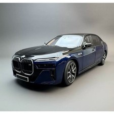 MINICHAMPS 1:18 BMW I7 M70 G70 2024 Midnight Blue Collectible Car
