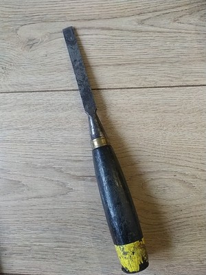 Vintage Footprint Holzmeißel - abgeschrägte Kante - schwarzer & gelber Griff