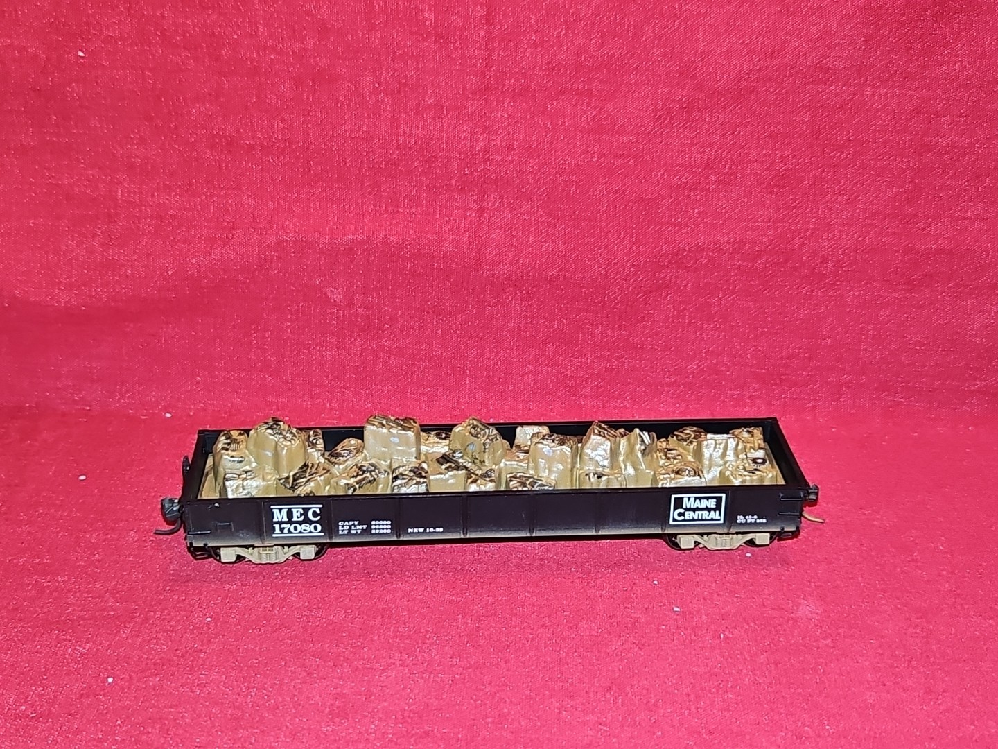 HO Maine Central MEC Gondola Car W/Cargo # 17080