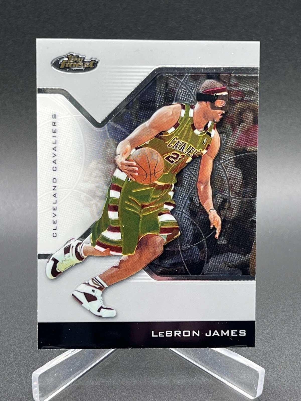 2004-05 Topps Finest #23 LeBron James 2nd Year Cleveland Cavaliers