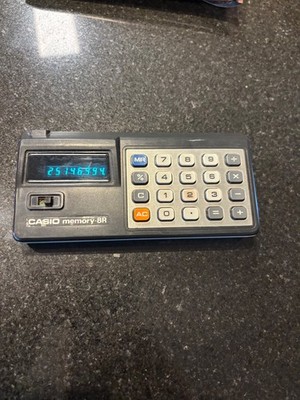 Vintage Casio Memory-8R Pocket Calculator 1970s. Works.