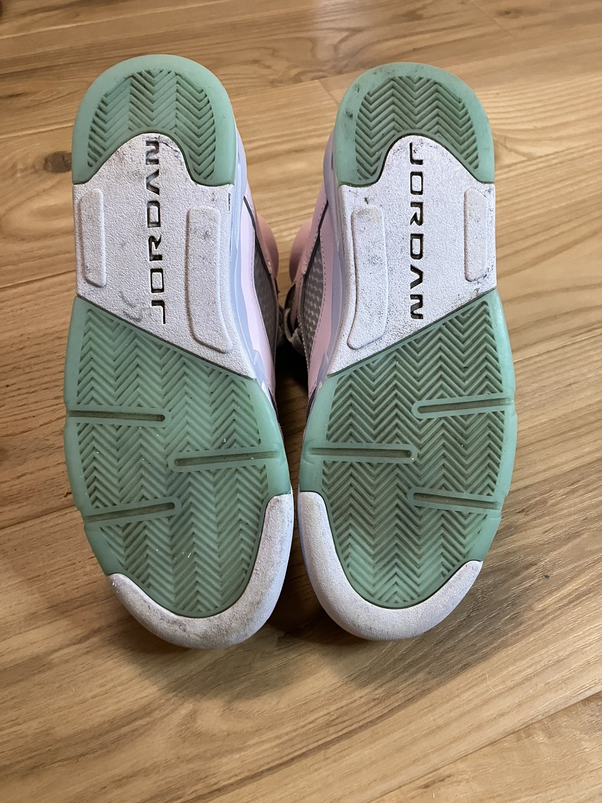 Jordan Five Easter Size 5.5y - image 4