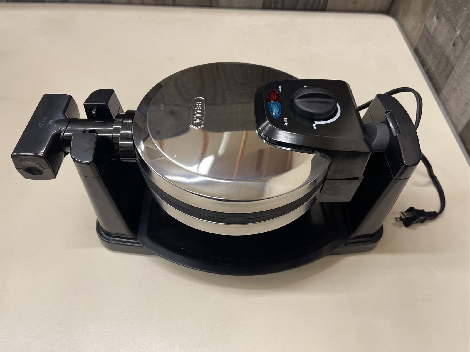 Bella Rotating Waffle Maker with One-Flip Operation for Easy Cooking-image