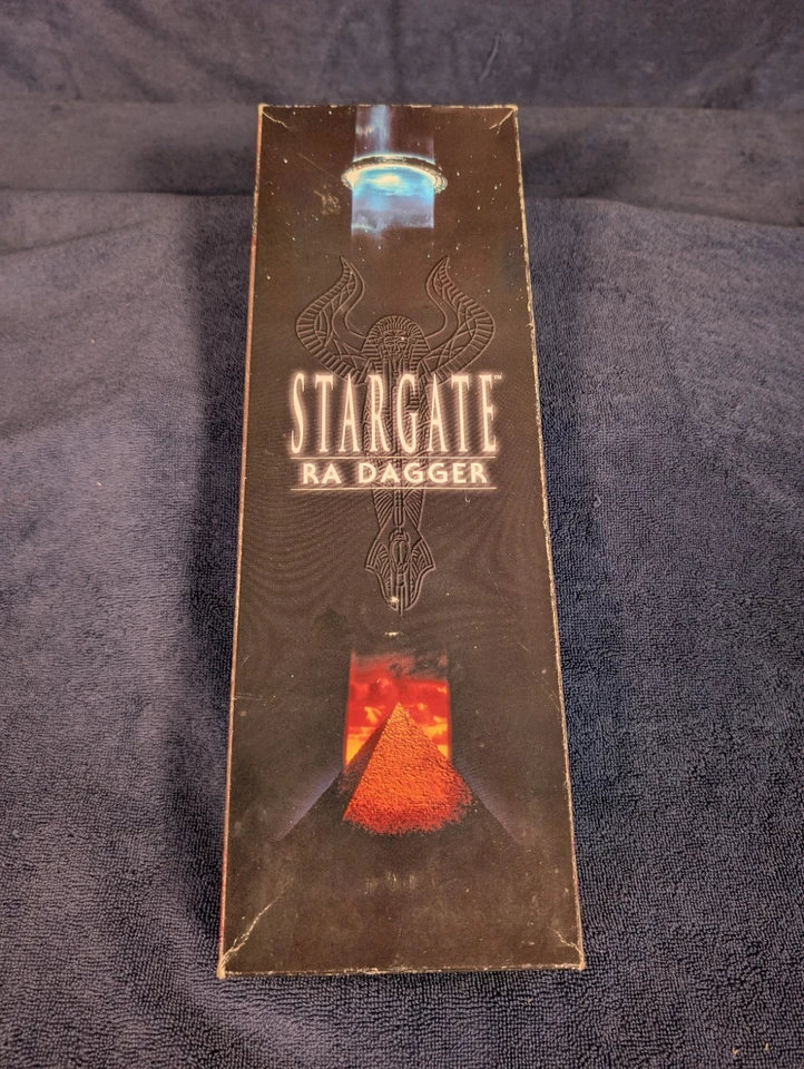 Raro Stargate Ra Dagger 1996 réplica UC943 - CIB con placa de madera, caja y certificado de autenticidad! Foto 2 de 4
