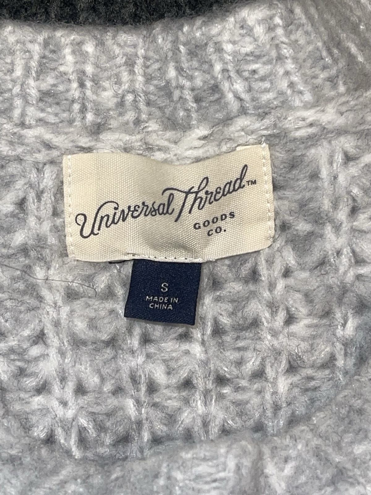 Universal Thread Color Block Thick Pullover Chunk… - image 10