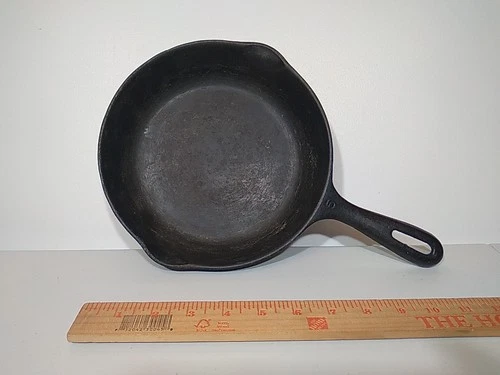 CAST IRON Eight 8 INCH SKILLET No. 5 Z Wagner Ware Griddle Frying Pan Original