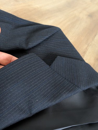 vintage Hickey Freeman suit 39S heavy / thick wool, fine pinstripe, 2 button - Picture 5 of 7