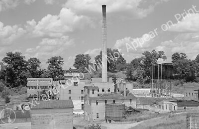 1940 Distillery Scene 2, Near Bardstown, Kentucky Old Photo 11'' x 17'' Reprint
