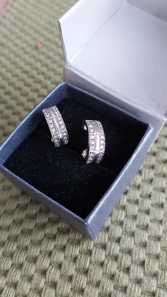 Ladies Hoops In 10k White Pure Gold And Diamonds 💎 Set Is 0.70ct In Diamonds 💎 - image 2 of 4