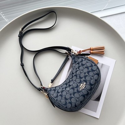 Coach Vintage underarm bag, half moon shape C8163- Fashionable
