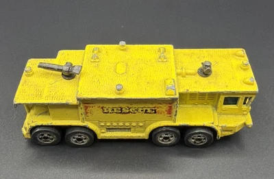 VINTAGE 1979 HOT WHEELS BLACKWALL WORKHORSES AIRPORT RESCUE FIRE TRUCK - Image 1 of 4