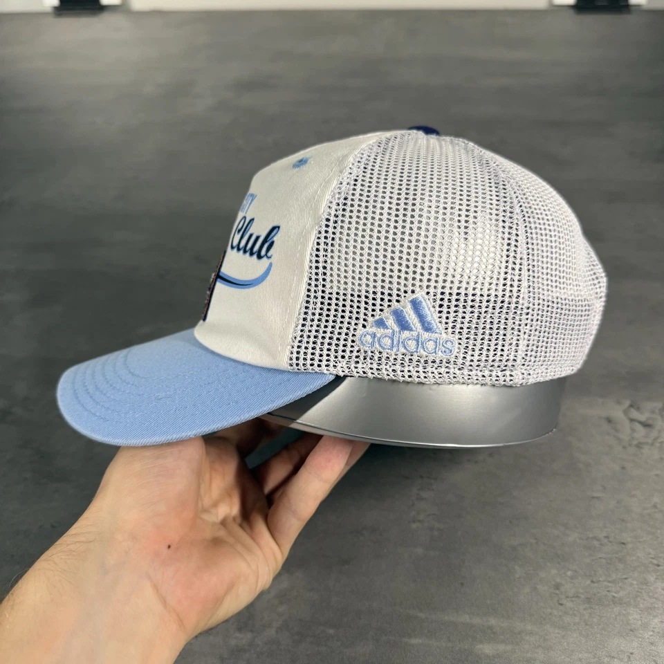 New York City FC SnapBack Gorra Adidas Niñas Jóvenes 7-16 Blanco Azul Camionero MLS Foto 3 de 4