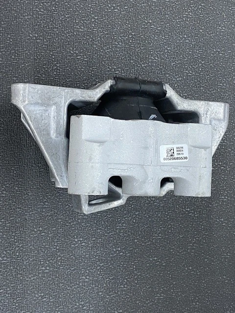 2015-18 JEEP RENEGADE 2.4L RIGHT SIDE ENGINE MOTOR MOUNT OEM 68363755AA - Image 2 of 4