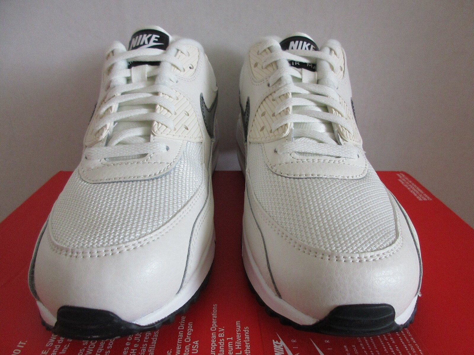 Size 8.5 - Nike Air Max 90 Essential 