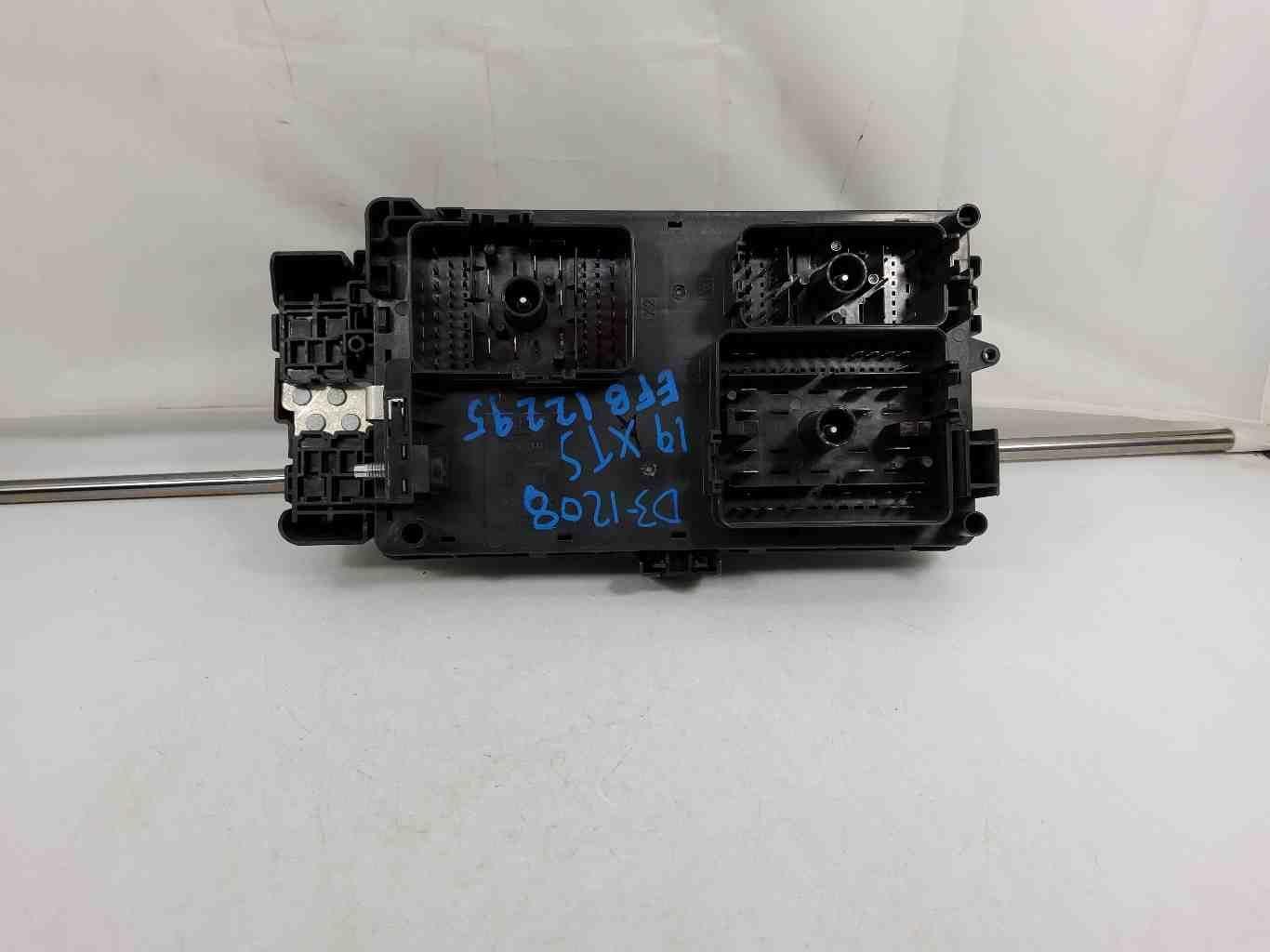 18 19 cadillac xts main engine fuse box assembly 84400049 eBay