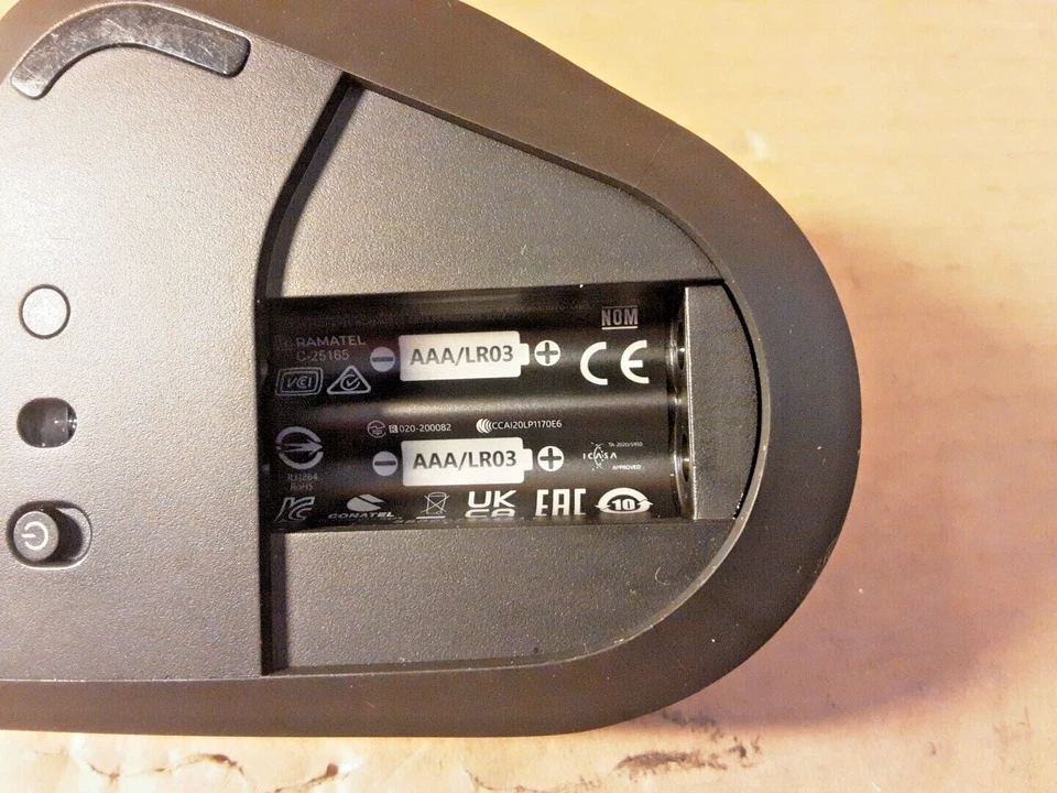 Microsoft Bluetooth Wireless Ergonomic Mouse Model 1955 | Black - Image 4 of 4