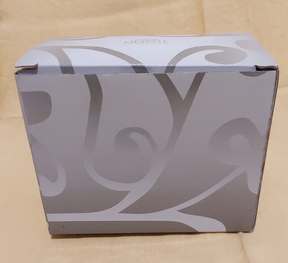 CONCHIGLIA PORTATOVAGLIOLI IN PORCELLANA BIANCA 15X12 CM CON SCATOLA - Immagine 3 di 3