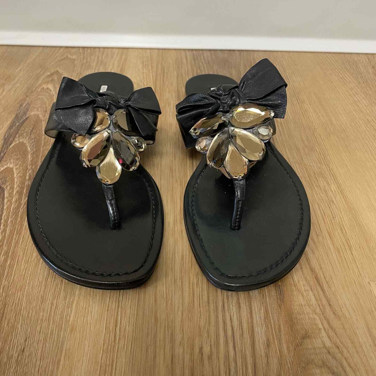 Vera Wang Lavender Label Embellished Black Leather Flip Flop