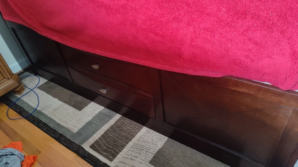 Cama de almacenamiento Queen, Espresso con cabecero de almacenamiento. Foto 3 de 4