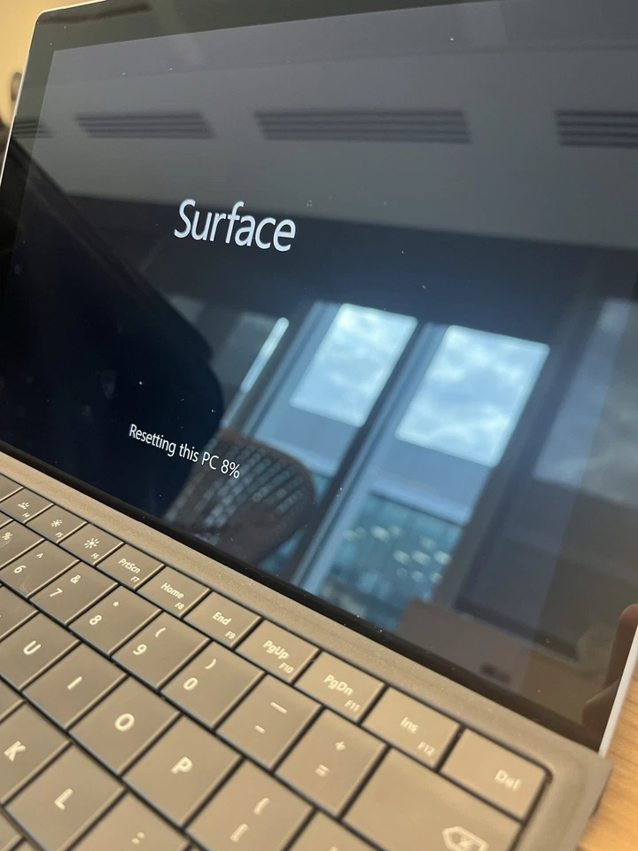 Microsoft Surface 3 Model 1645 2-in-1 Laptop/Tablet, Silver, 64GB - Image 2 of 4