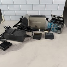 Vintage Sharp Viewcam VL-E630U 8mm Camcorder w/ LCD Charger Batteries Remote