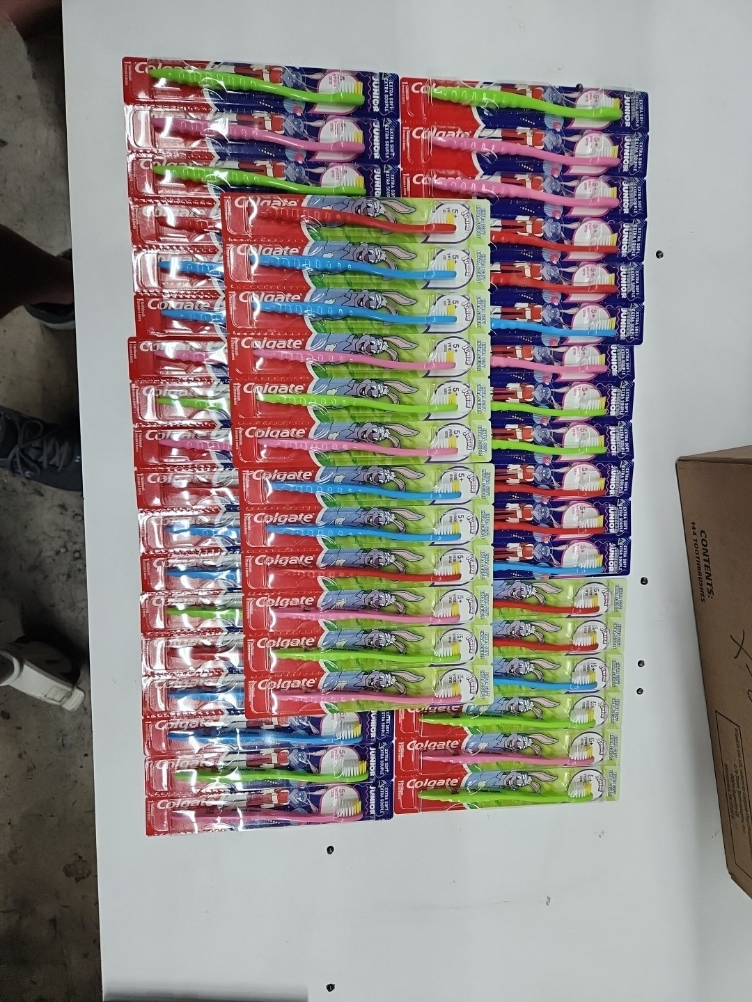 LOT 48 Colgate Extra Soft Extra Souple Toothbrush for JUNIOR 5+