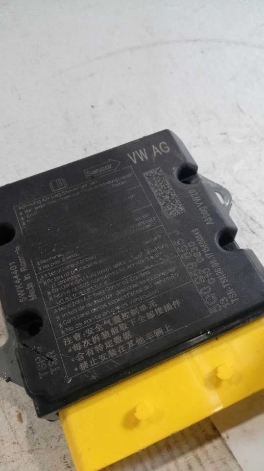 Chassis ECM SRS Under Center Console Fits 15-20 AUDI A3 454501 - Image 2 of 4