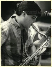 Press Photo Robert Martinez playing sax at Stroh-ling Down The River, Texas