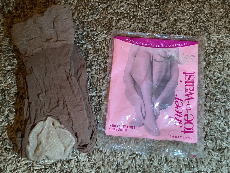 Silkies sheer to waist pantyhose, color beige, size: Small 