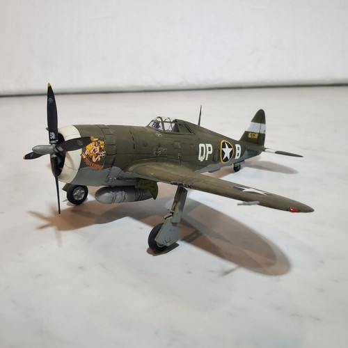 Vintage Thunderbolt P-47 Razorback USAF Plane Plastic Model 1:72? 1:44? - Picture 2 of 13