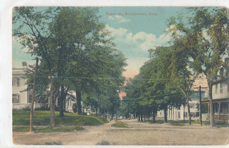 MA, BEICHERTOWN -  MAPLE STREET - postcard used 1920