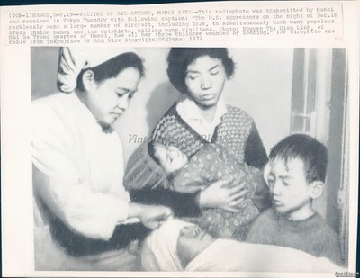 1972 Hanoi Nguyen Thi Hien Linh Children Injured Air Attack Wirephoto 8x10