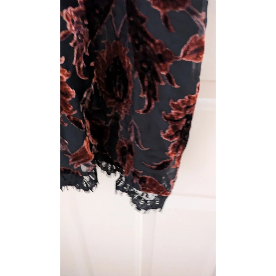 Camisola Babydoll vintage Xhilaration camiseta sin mangas con tiras con girasoles de terciopelo triturado Foto 4 de 4