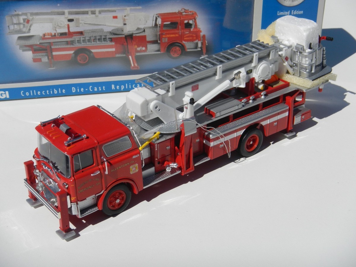 CORGI LIMITED EDITION PREMIER MODEL Mack CF Tower Ladder