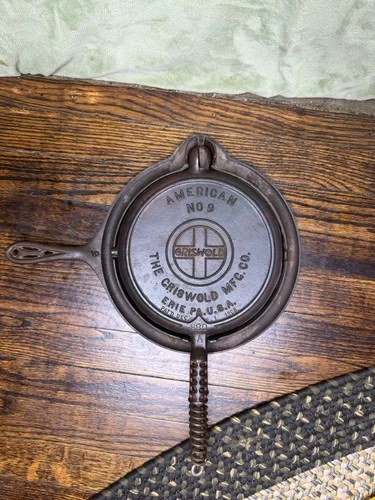 Antique Griswold American No.9 Cast Iron w/Base Waffle Maker 978, 979, 980 RARE