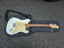 FENDER SQUIER STRATOCASTER ELECTRIC GUITAR WHITE