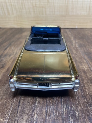 Radio Vintage 1963 Gold Cadillac Convertible AM Radio CAD-1 License 10”. Tested - Picture 4 of 8