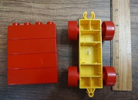 LEGO Duplo Train Car Flat Bed Vehicle Base 4x 2x4 Red Blocks B8