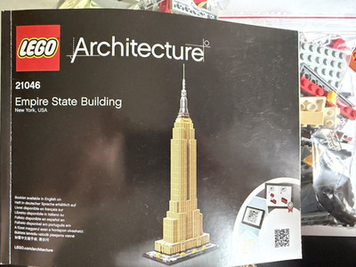 LEGO ARCHITECTURE: Empire State Building (21046)