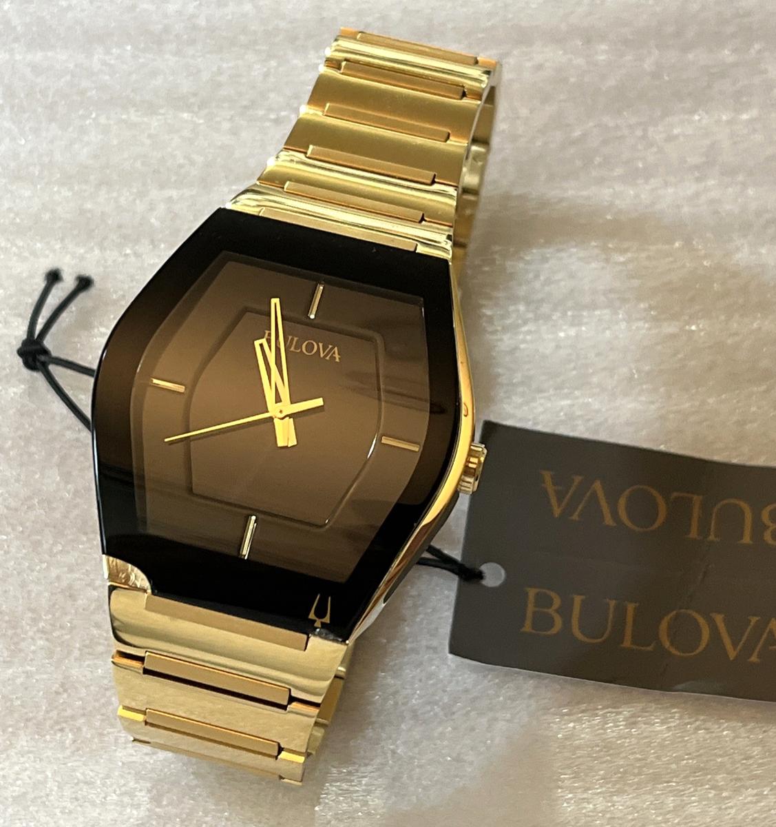 Bulova Futuro Men Watch Ref. 97A164 Gold Tone S/ Steel Bracelet